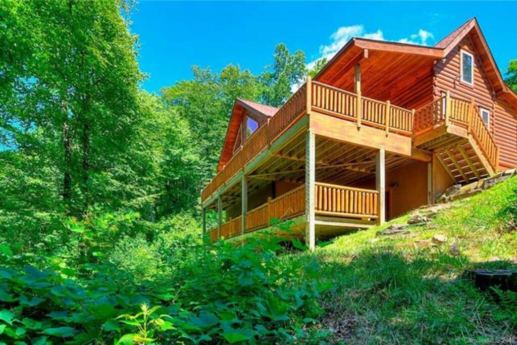 Mountainbrook Paradise in Little Switzerland NC Cabins for Rent in
