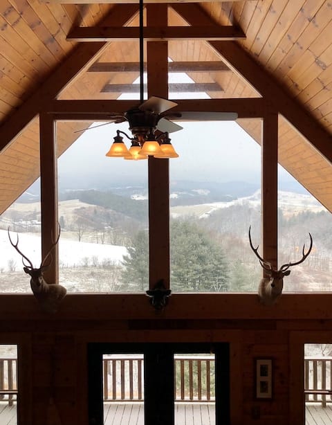 Amazing! Unobstructed long range views w/ hot tub