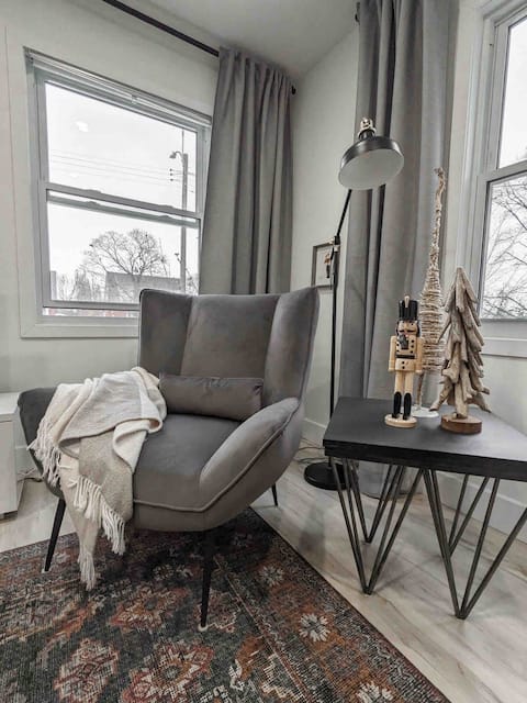 Kitchener Family Fun! 5BRs, Game Room, Fast Wifi