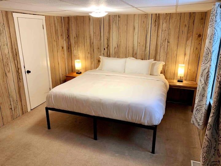 Sovrum på första våningen.