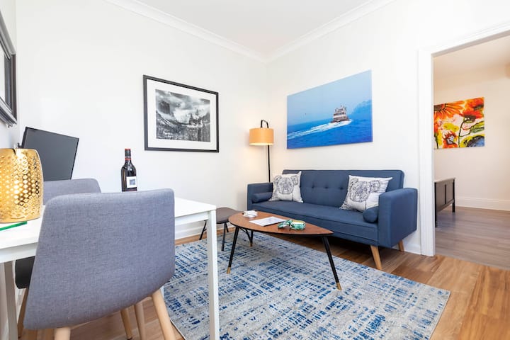 Charming 1 bedroom, park adjacent. city 5 minutes