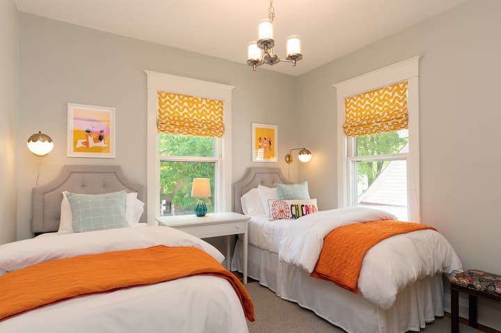 Vitanda Viwili virefu vya ziada