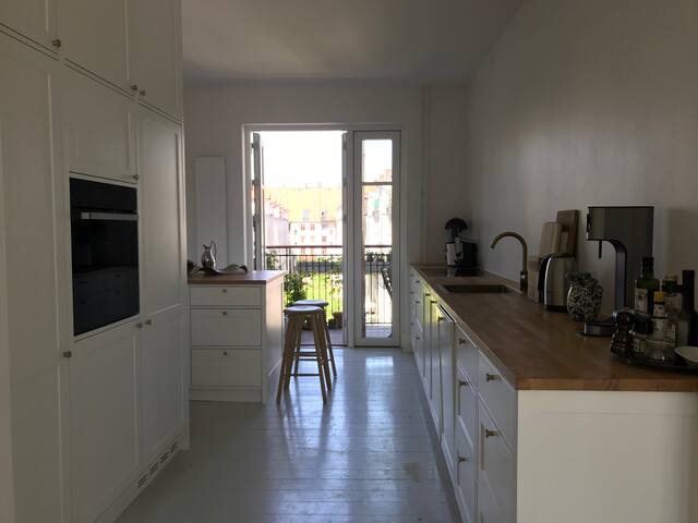 Charming and spacious penthouse gallery image 3