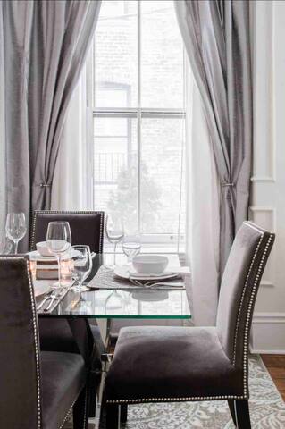 Opulent 3bdr2bth Old Town Luxury + Parking prmts gallery image 5