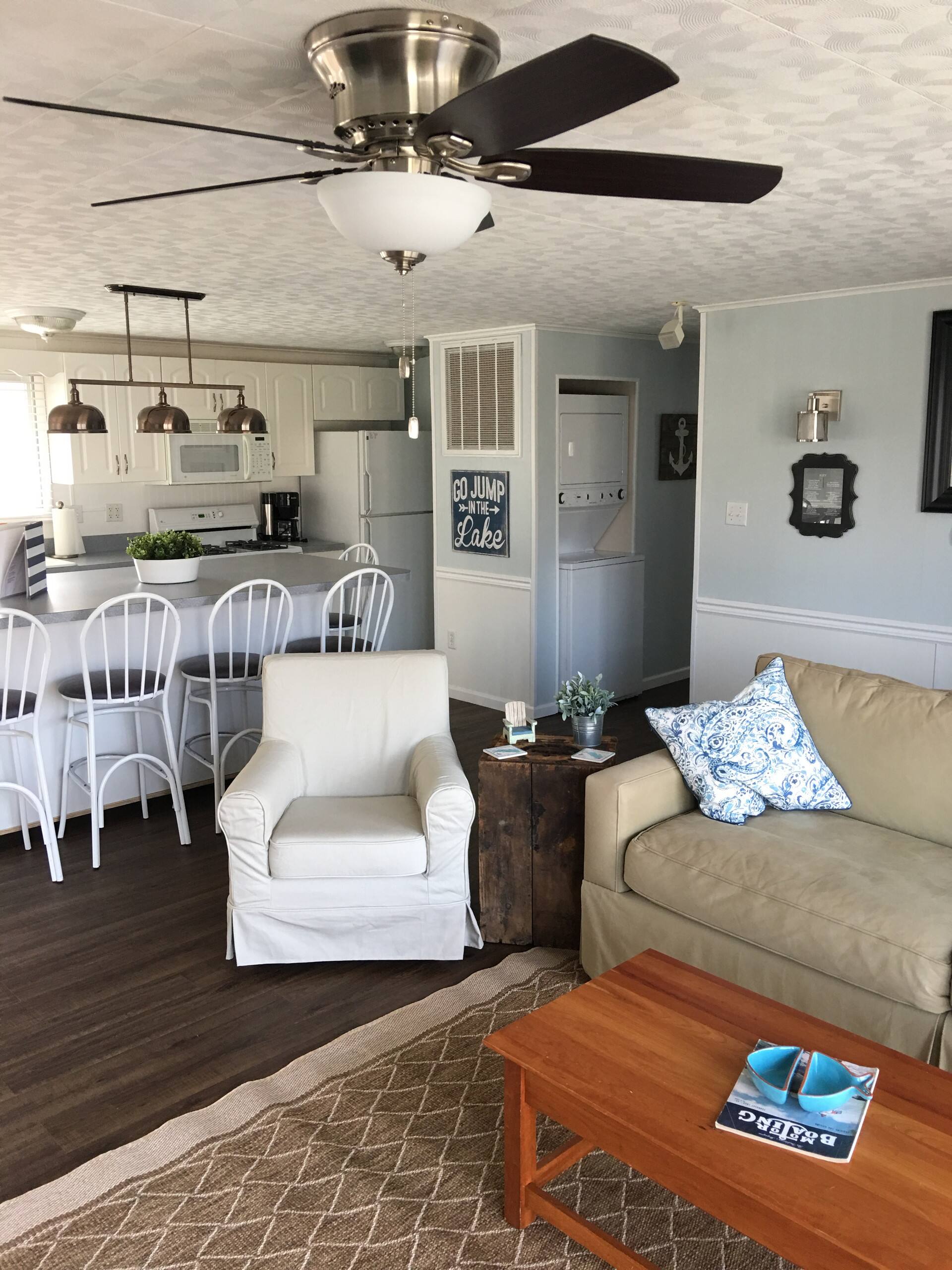 Lake Wawasee Channel front Home away from Home!