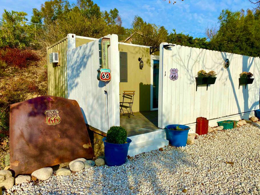 Airbnb #1 Cozy Tinyhouse "Route 66" container- private