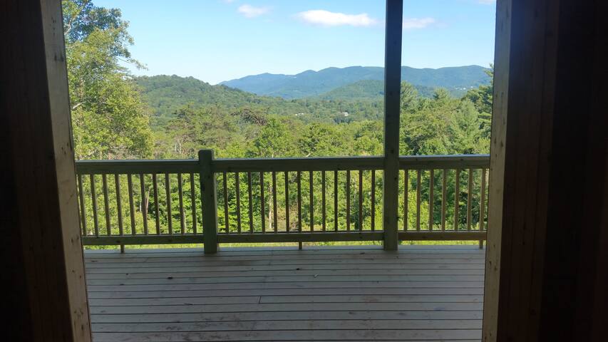 Stunning Long Range Mountain Views – 4 BR & 3 BA! gallery image 3