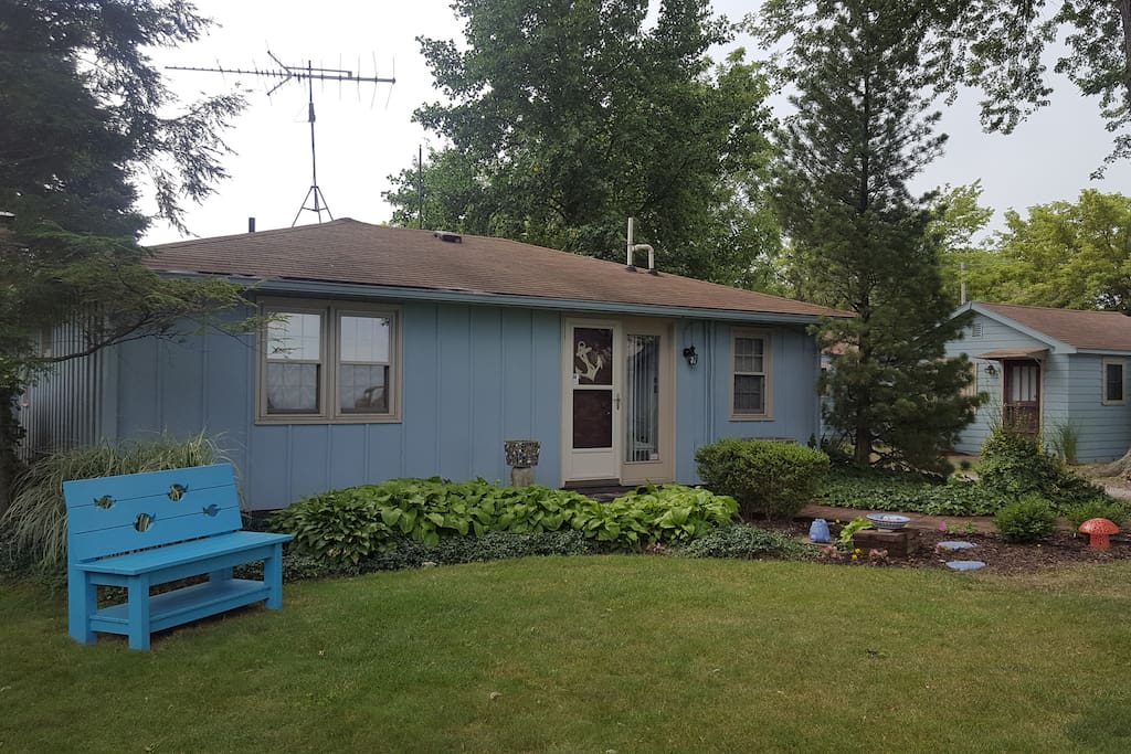 Cedar Point Beachfront House & Cottages/Vermilion Cottages for Rent