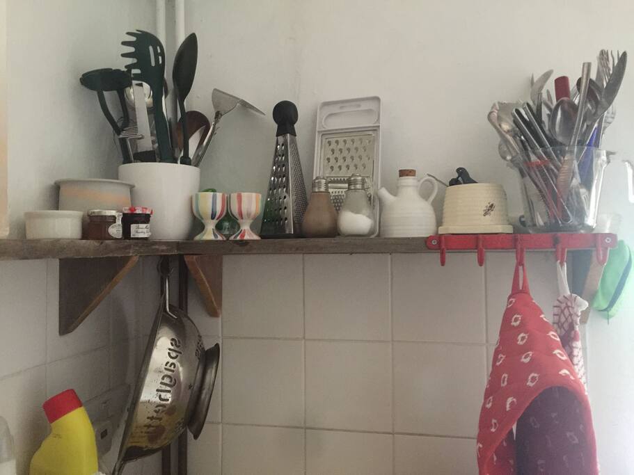 Further kitchen shelving