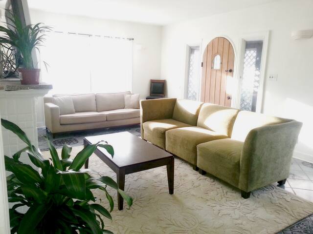 6 Bdrm/11 Bed – House of Friendship gallery image 3