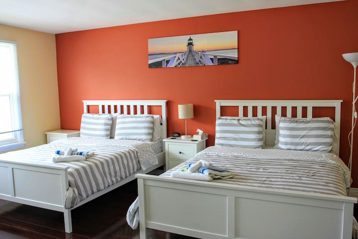 Spacious New Private Room with 2 Queen Beds