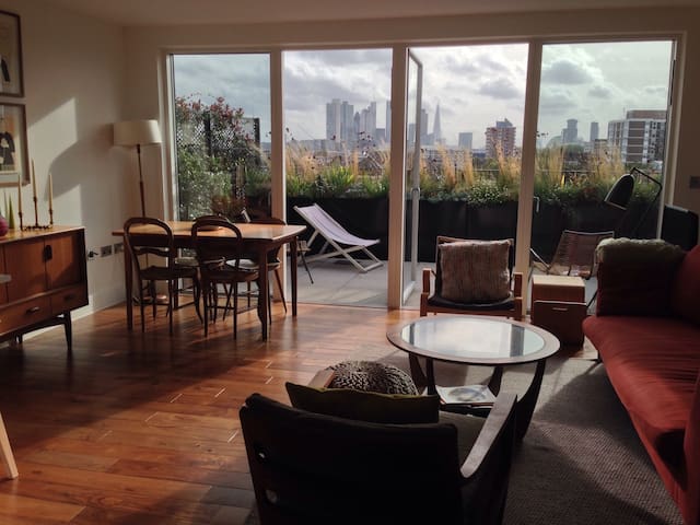 Canalside Apartment in N1