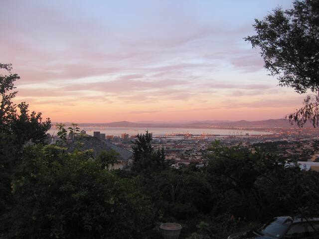 A’Capensis spacious garden flat. gallery image 2