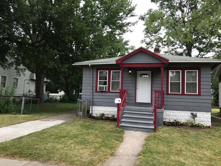 Quaint House in Ferndale Houses for Rent in Ferndale, Michigan