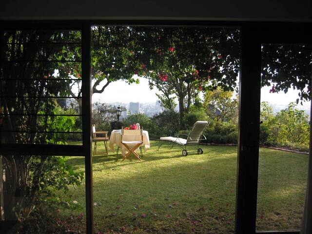 A’Capensis spacious garden flat. gallery image 5