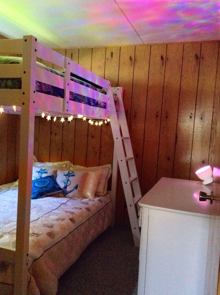 La 2e chambre dispose d'un lit superposé avec 2 lits doubles.