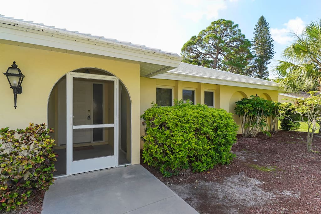 Screened Front Entry