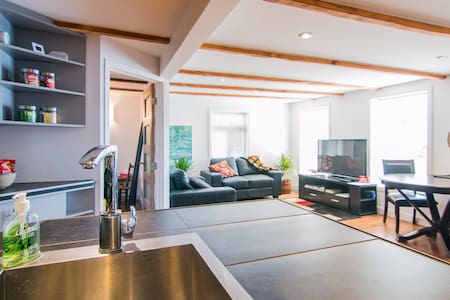 Central, Authentique et Unique