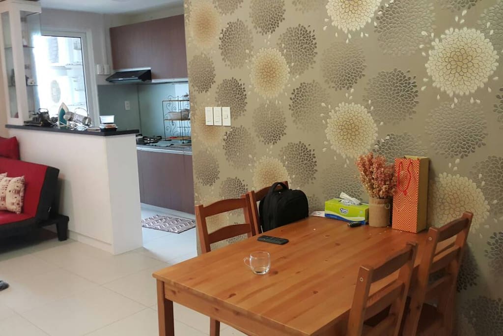 From dining table to kichen