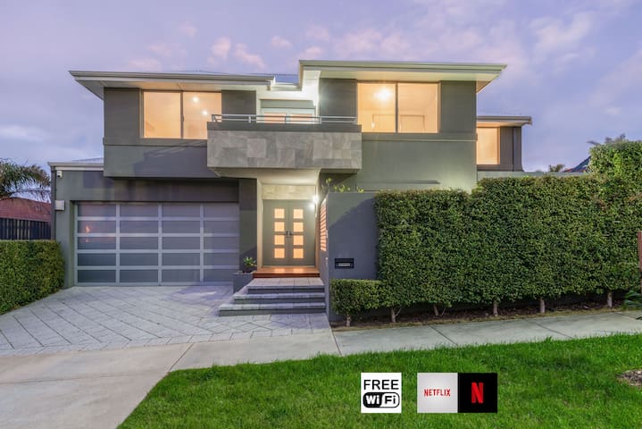 Close to beach& amenities. Long Stay Discount avai