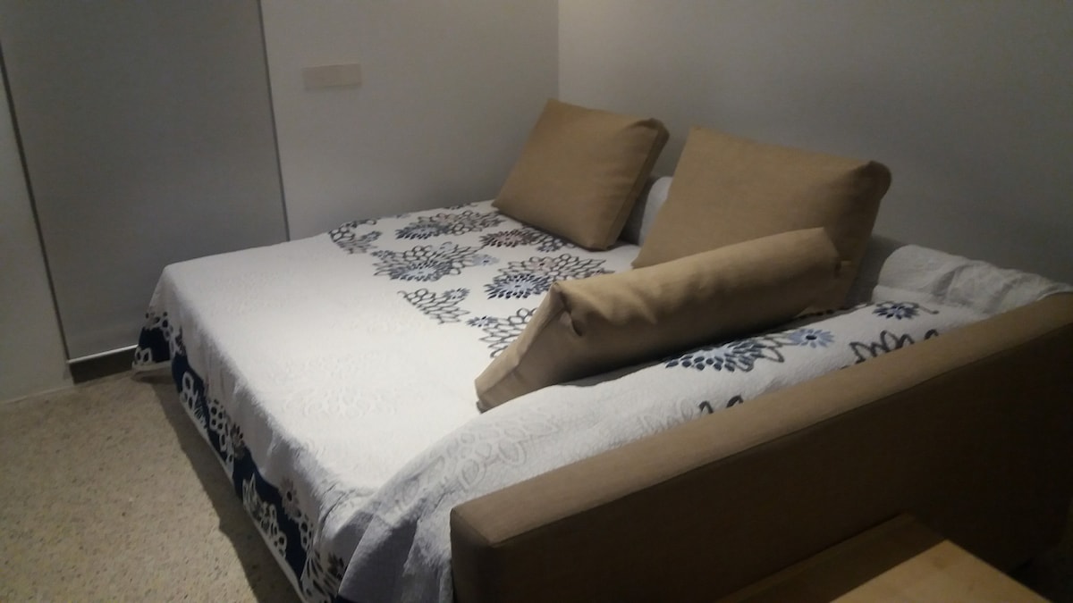 КАУЧ НА СПУШТАЊЕ 1,40м