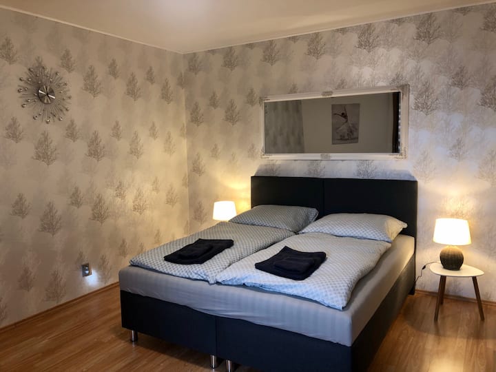 Elegant apartment in a quiet tennis area.