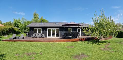 New 136 m2 summer house with 140 m2 wooden terrace