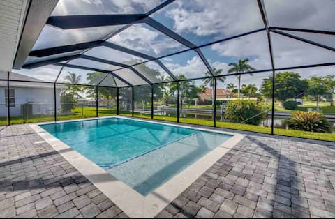 Cozy in the Cape, Water views & private salt pool.