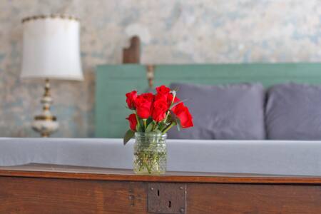 Lower Garden District Beauty: 2nd Floor Walk-Up