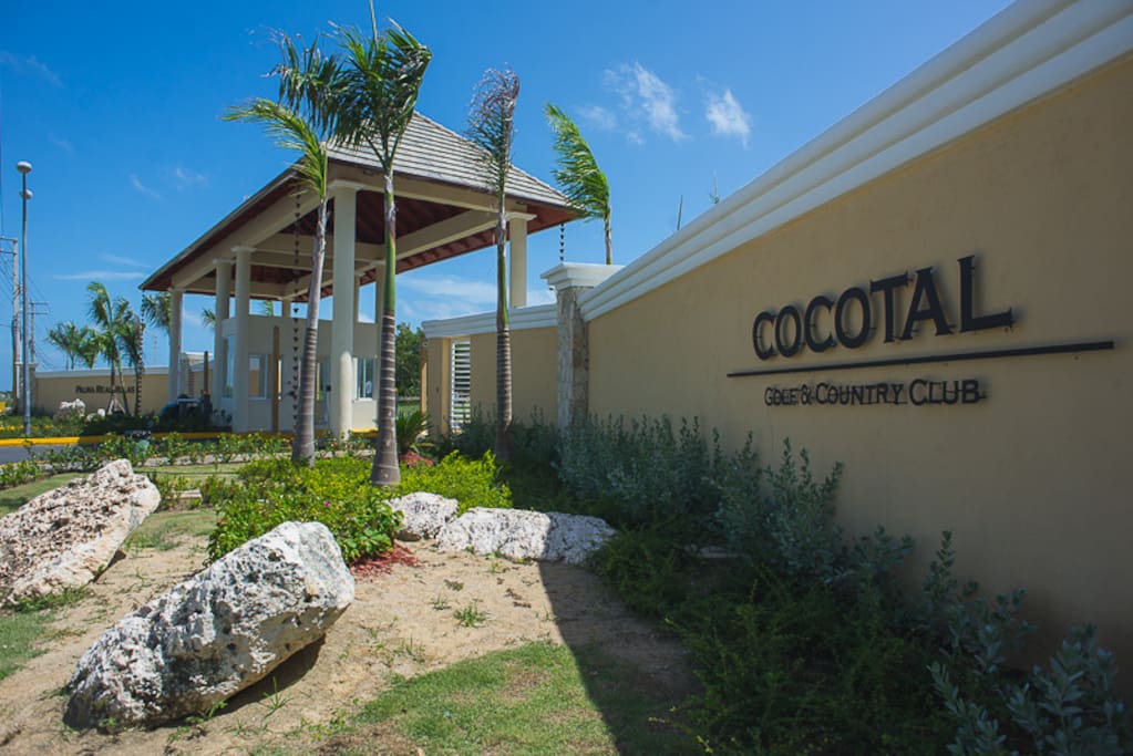 Acceso Cocotal Golf & Country Club