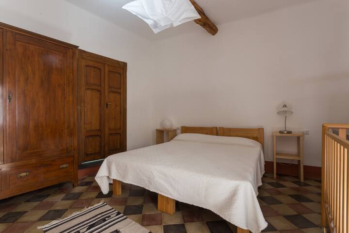 Chumba cha kulala 1, ghorofani