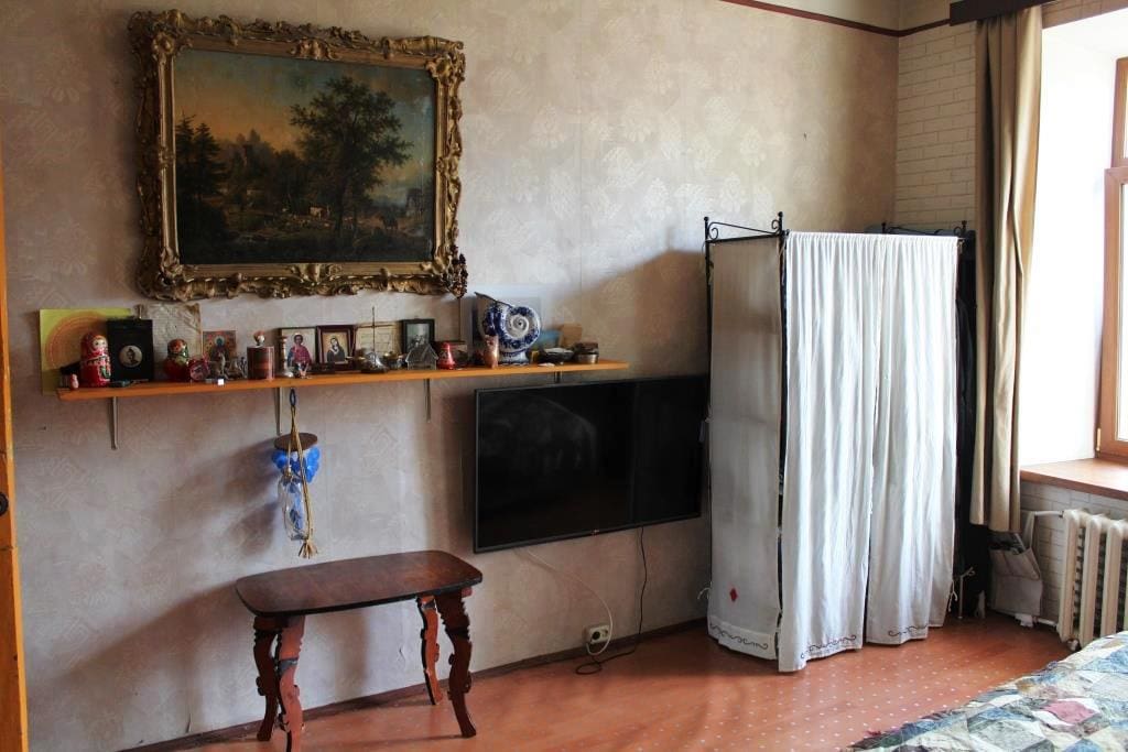 Большая комната