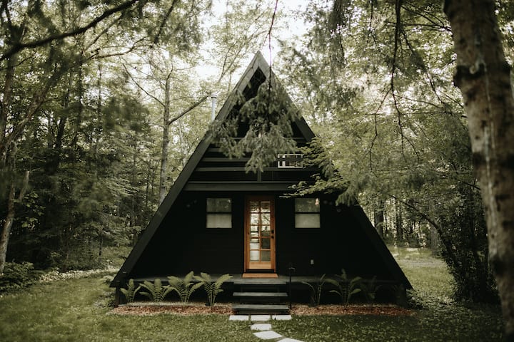 Lilla Norr // An A-Frame in the Woods