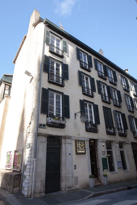 Au dessus du restaurant le Pavé