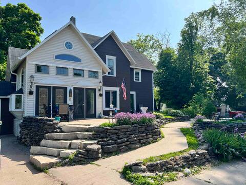 Cozy Chic of Cheboygan Hot Tub, Tanning & Massage!