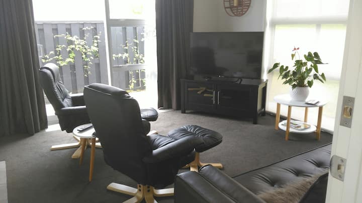 Luxury 1 Bedroom Apartment - City/Country Living.