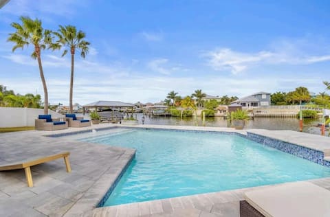 Apollo Beach Waterfront Pool Oasis