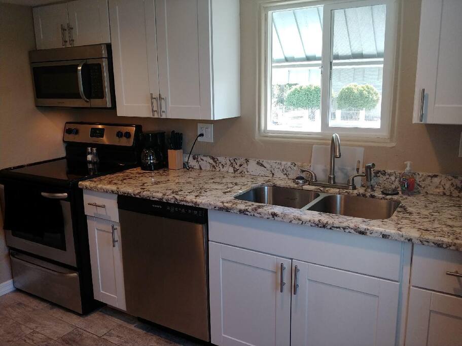 Full size kitchen, SS appliances, granite countertops.
