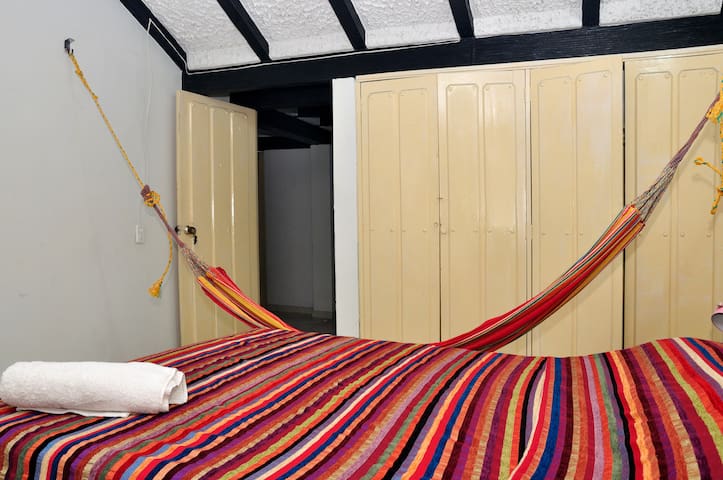 Private room near Old Town, Bed and hammock