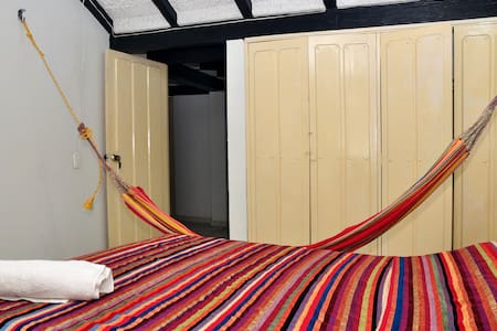 Private room near Old Town, Bed and hammock