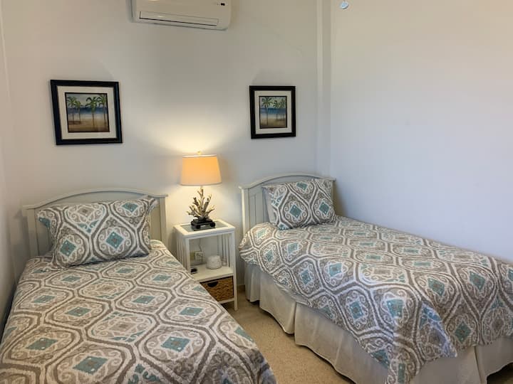 Bedroom #4 with 2 twins