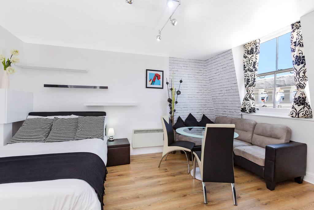 Dinning Area, Kitchen, bed