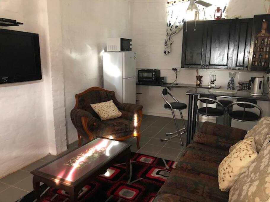 Communal lounge & kitchenette