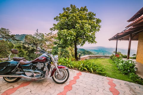 Tanglewoods - Heritage home with panoramic vistas.