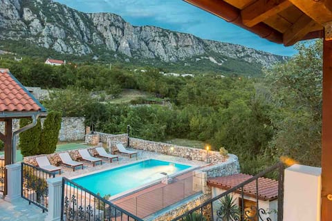 Luxury Stone Villa Rossana