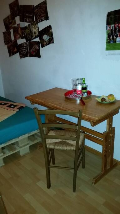 kleiner Schreibtisch