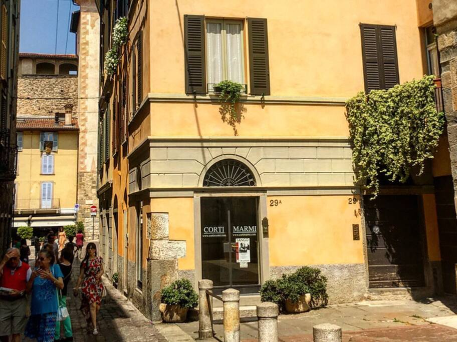 Vista esterna / Street view