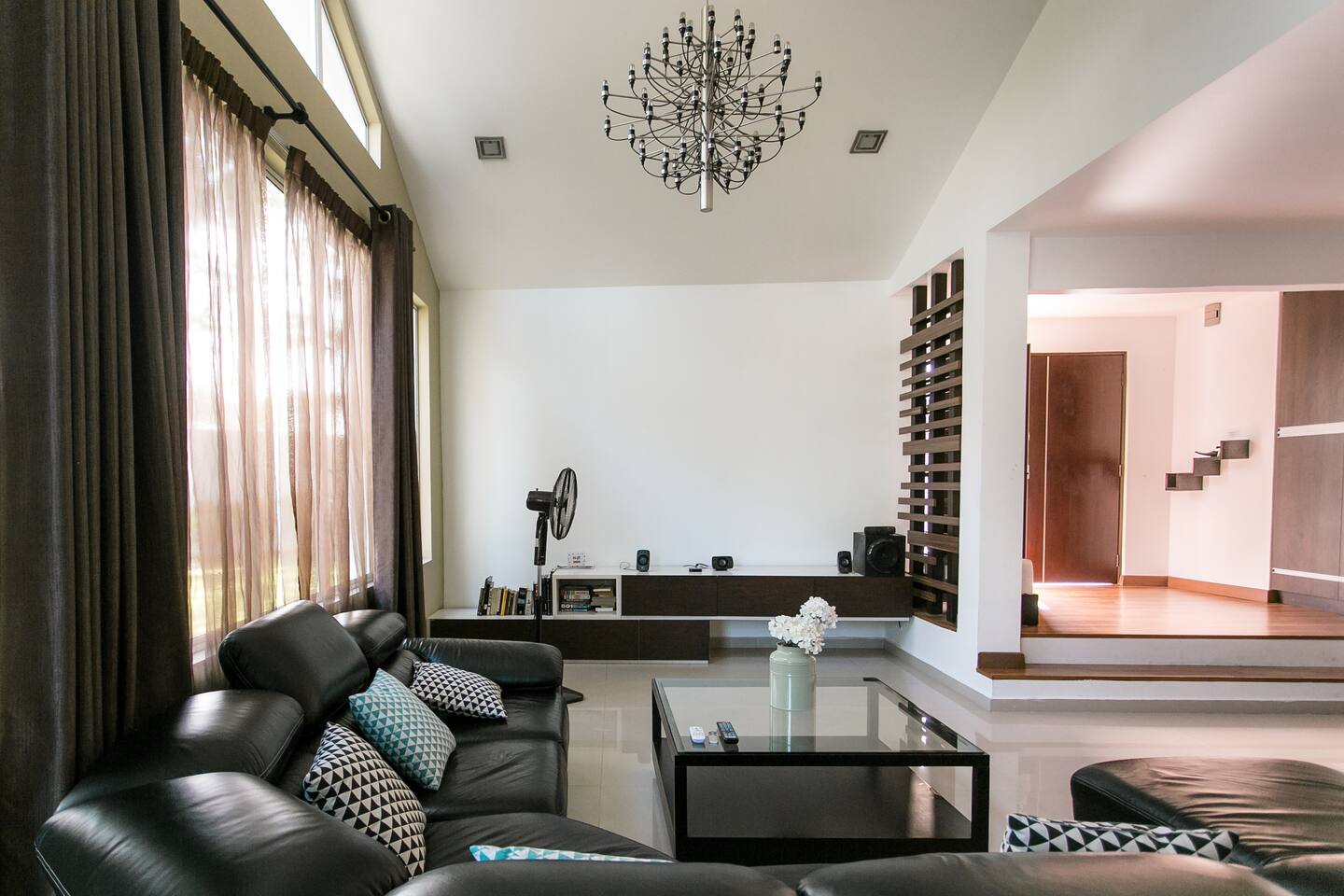 Bright daylight streams through large panes of glass in the living room, to keep you feeling refreshed.

