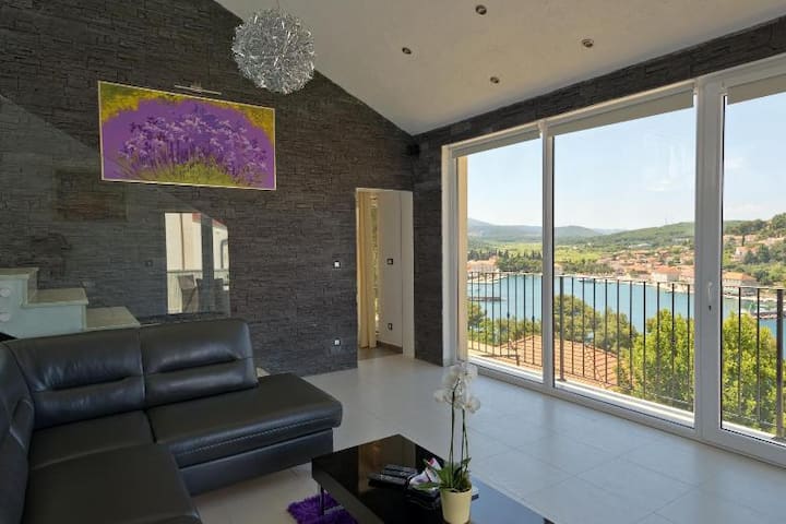 Penthouse DELUXE