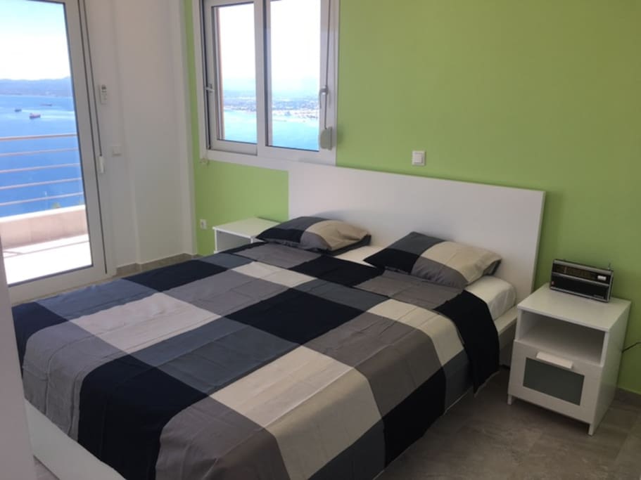 2nd floor bedroom with sea view
